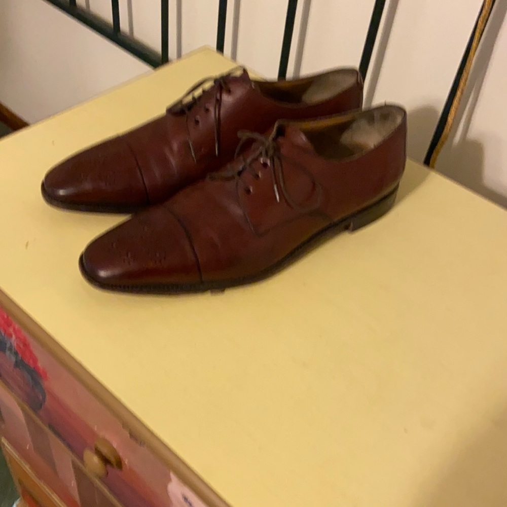 Size 10.5 perfect condition ferregaomo